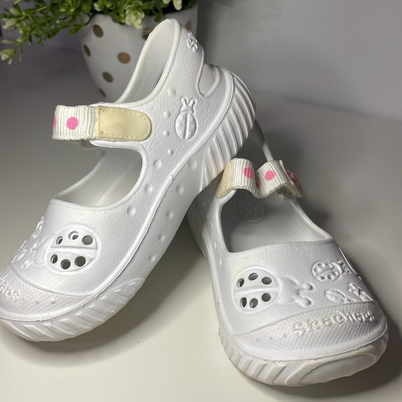 SKECHERS. KIDS SHOES. GIRLS WHITE ULTRALIGHT WHITE SHOES SIZE 8 - Picture 10 of 17